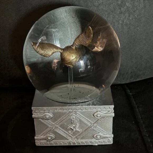 Pottery Barn Harry Potter Golden Snitch Lit Snow Globe - Picture 3 of 6